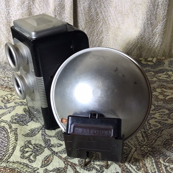 Vintage camera Flick 'n' Flash 620 Herbert George Chicago USA w/flash reflector - Picture 5 of 7